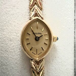 Bulova Women's Solid GOLD 14K Bracelet Watch in mint condition
